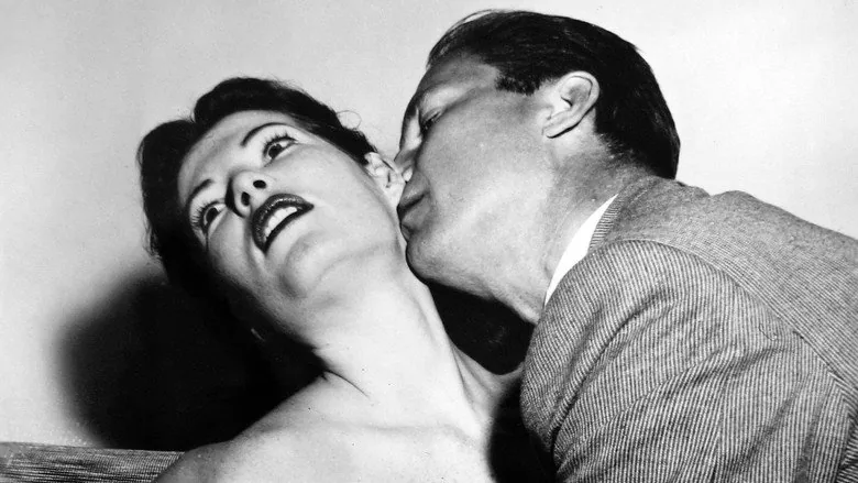 Öp Beni Öldüresiye sahne 2
